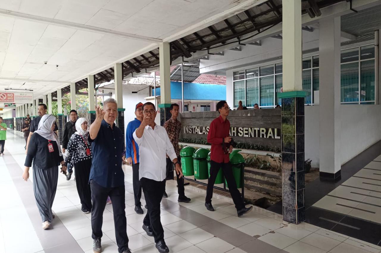 akmal_malik_soroti_kendala_jaringan_dan_pelayanan_lambat_di_rsud_aws1_WhatsApp Image 2024-12-27 at 20.55.44.jpeg
